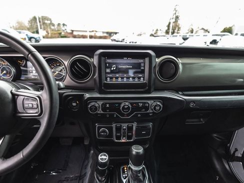 Used 2023 Jeep Gladiator Sport image 29
