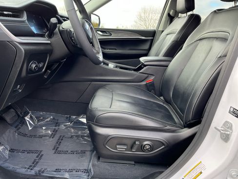 Used 2023 Jeep Grand Cherokee Limited image 10