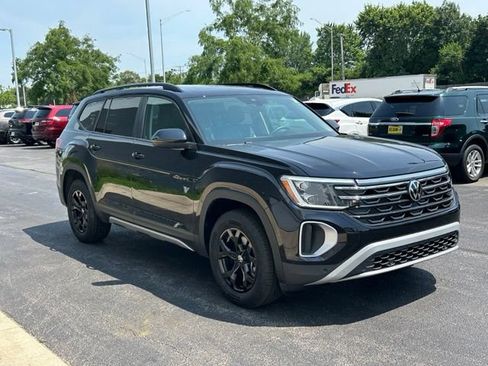 Certified 2026 Volkswagen Atlas Peak Edition AWD/4WD image 3