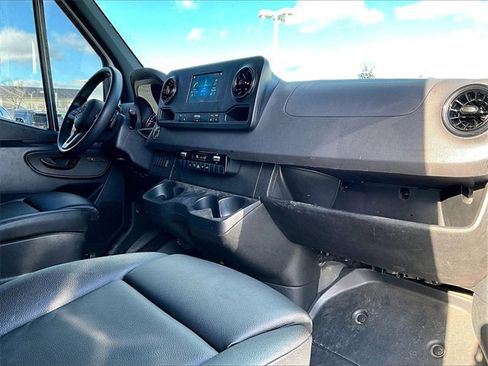 Used 2024 Mercedes-Benz Sprinter 2500 image 10