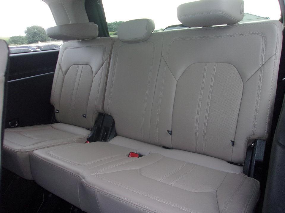 Used 2022 Ford Expedition Limited AWD/4WD image 20