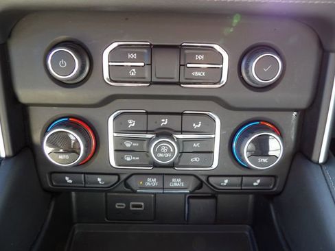 Used 2024 Chevrolet Tahoe LT AWD/4WD image 31