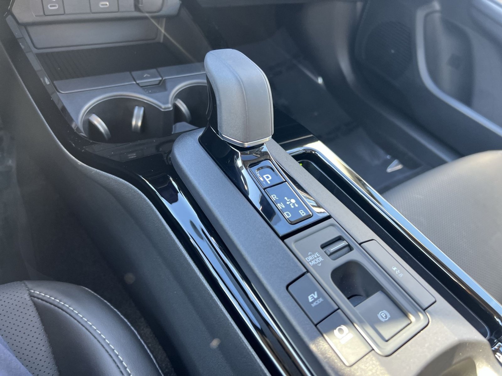 Used 2025 Toyota Prius XLE AWD/4WD image 21
