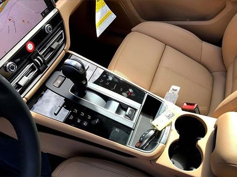 Certified 2026 Porsche Macan image 36