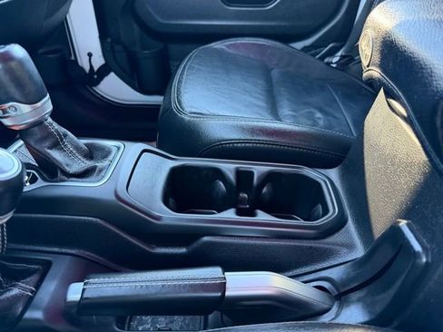 Used 2018 Jeep Wrangler Unlimited Sahara w/ Quick Order Package 24M Moab image 24