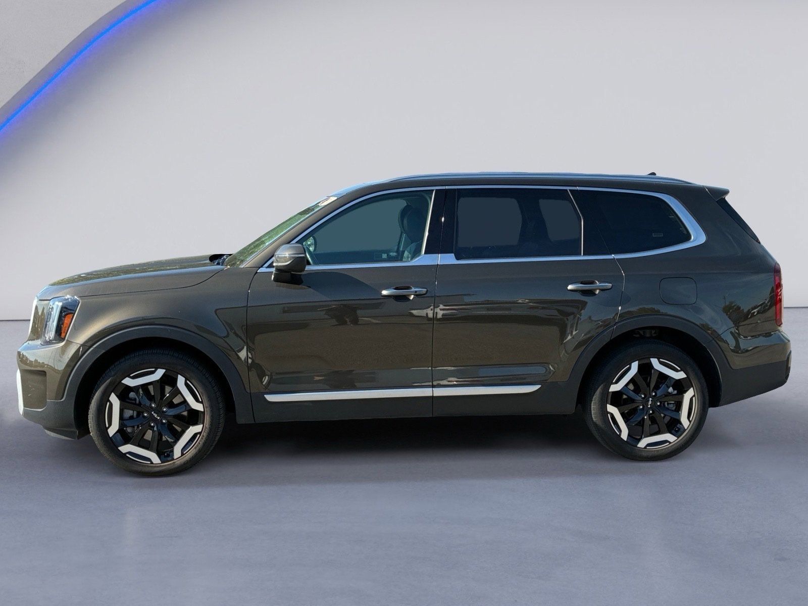 Used 2025 Kia Telluride S AWD/4WD image 3