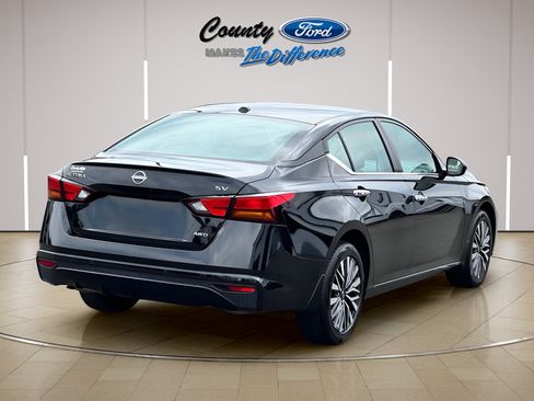 Used 2024 Nissan Altima 2.5 SV AWD/4WD image 23