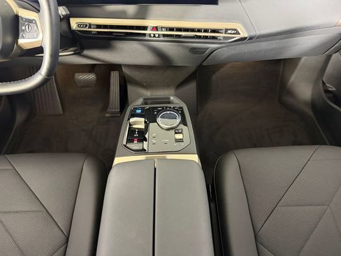 Used 2023 BMW iX xDrive50 w/ Sport Package AWD/4WD image 21