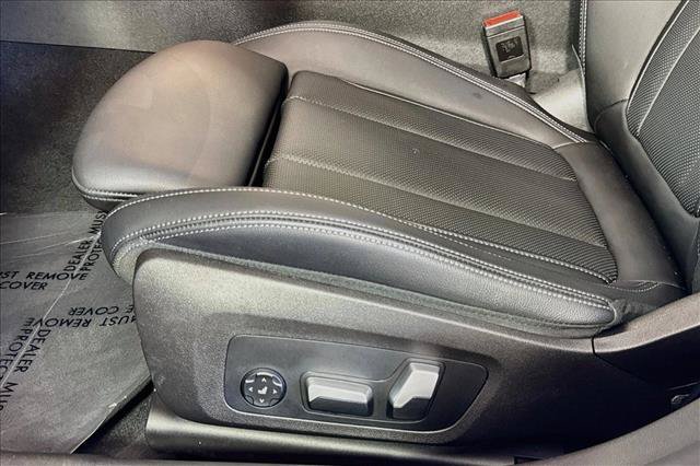 Used 2023 BMW 330i Sedan w/ Convenience Package RWD image 18