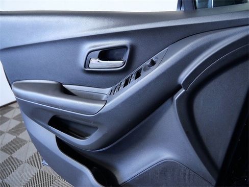 Used 2020 Chevrolet Trax LS w/ Tint and Cruise Package image 23