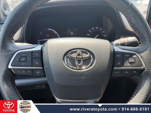 Used 2023 Toyota Sienna XSE w/ XSE Plus Package AWD/4WD image 19