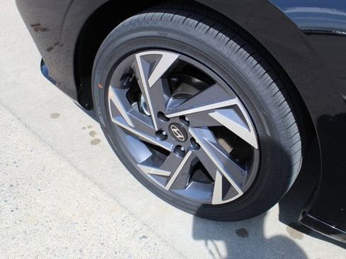 New 2026 Hyundai Elantra Limited FWD image 3