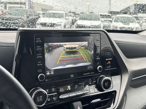Used 2020 Toyota Highlander Limited FWD image 21