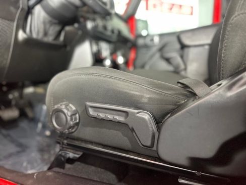 Used 2019 Jeep Wrangler Unlimited Sport S image 25