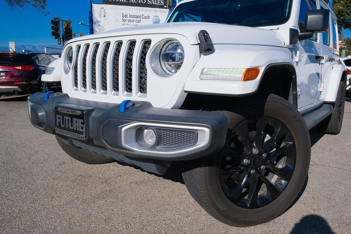 Used 2022 Jeep Wrangler Unlimited Sahara w/ Cold Weather Group AWD/4WD image 7