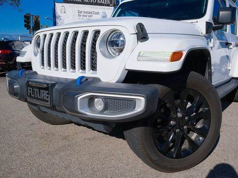 Used 2022 Jeep Wrangler Unlimited Sahara w/ Cold Weather Group AWD/4WD image 7