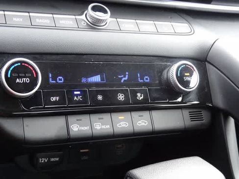 Used 2024 Hyundai Elantra SEL FWD image 36