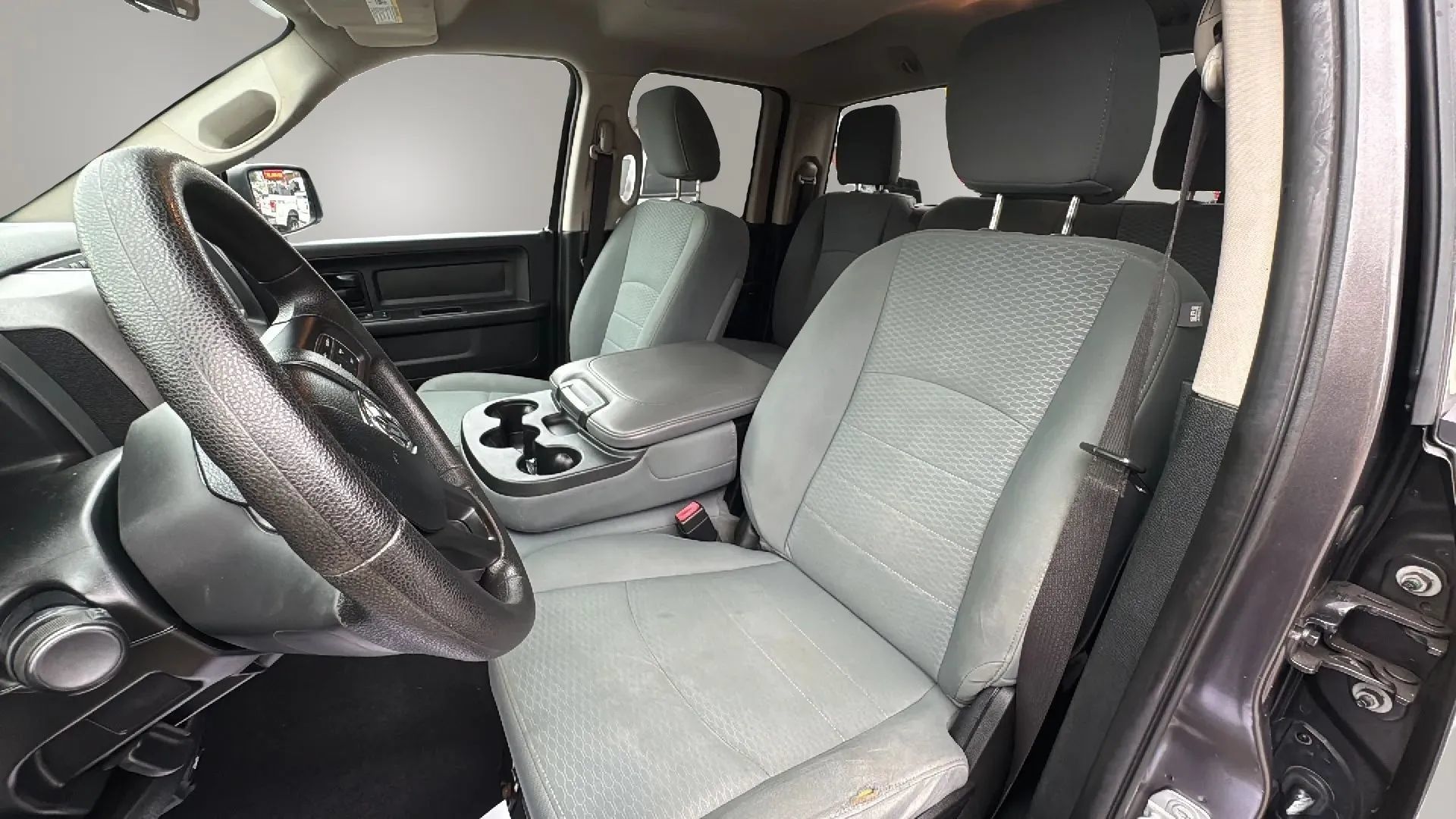 Used 2017 RAM 1500 Express w/ Express Value Package AWD/4WD image 4