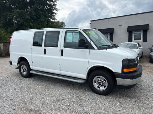 Used 2024 GMC Savana 2500 w/ Driver Convenience Package RWD image 4