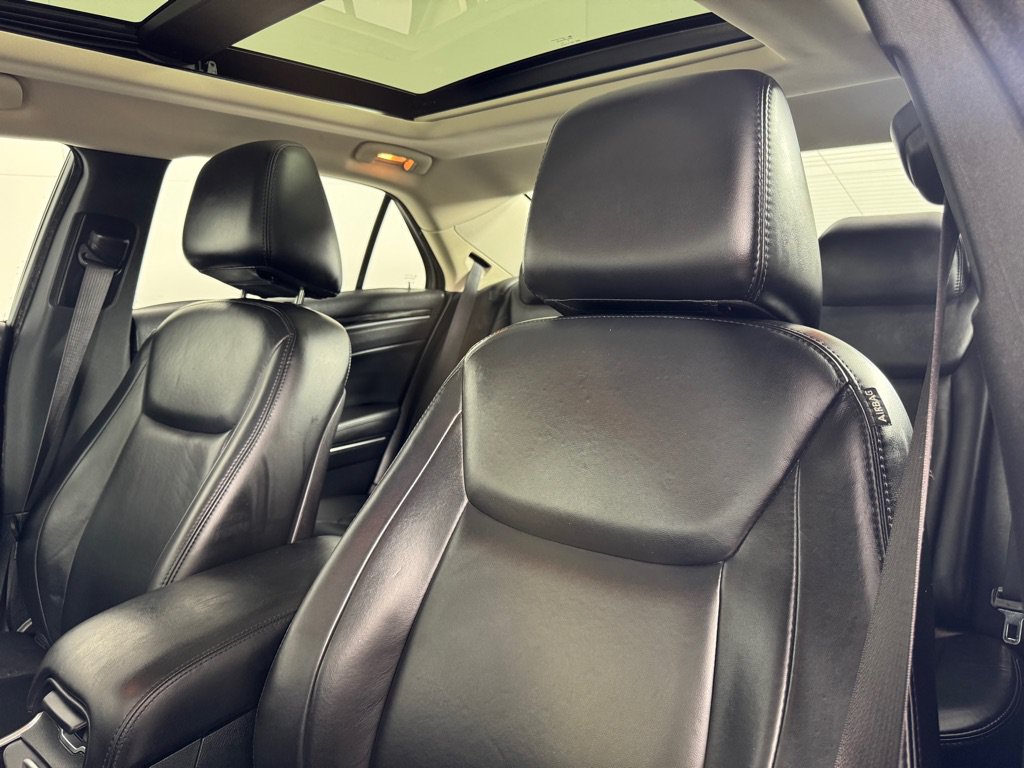 Used 2016 Chrysler 300 Limited RWD image 13