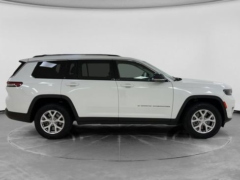 Used 2022 Jeep Grand Cherokee L Limited w/ Luxury Tech Group II AWD/4WD image 2