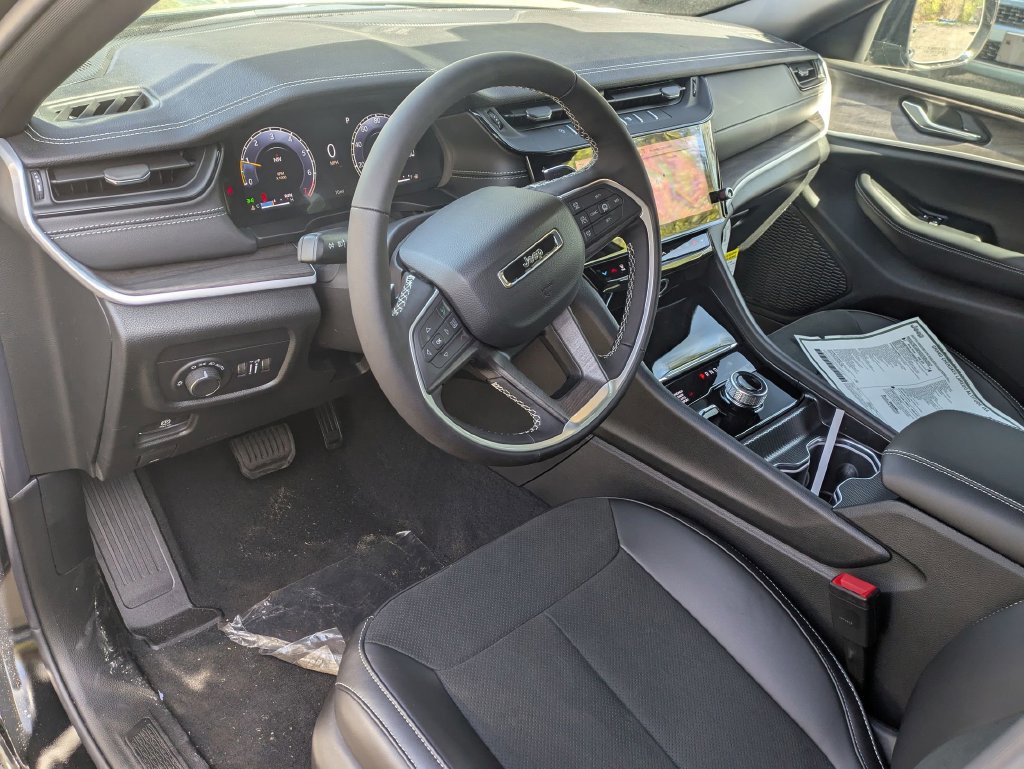 New 2026 Jeep Grand Cherokee Altitude AWD/4WD image 13