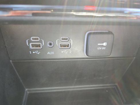 Used 2023 Jeep Grand Cherokee Overland AWD/4WD image 34