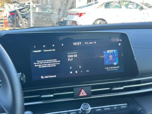 Used 2025 Hyundai Elantra SEL image 21