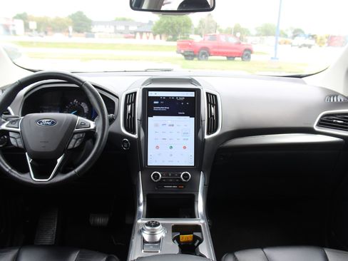 Used 2022 Ford Edge Titanium AWD/4WD image 18