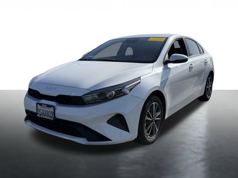 Used 2023 Kia Forte LXS w/ LXS Technology Package FWD image 4