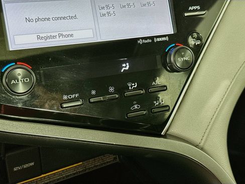 Used 2018 Toyota Camry XLE w/ Audio Package FWD image 16
