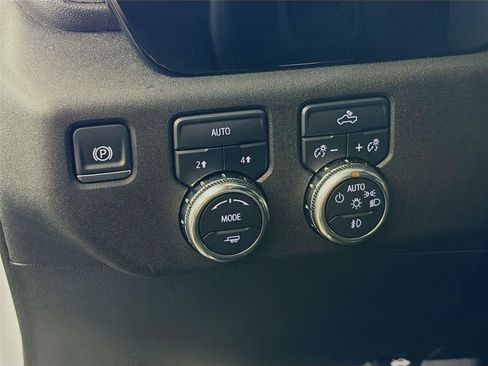 Used 2024 GMC Sierra 1500 Elevation AWD/4WD image 17