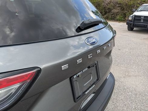 Certified 2022 Ford Escape SEL w/ Technology Package AWD/4WD image 12