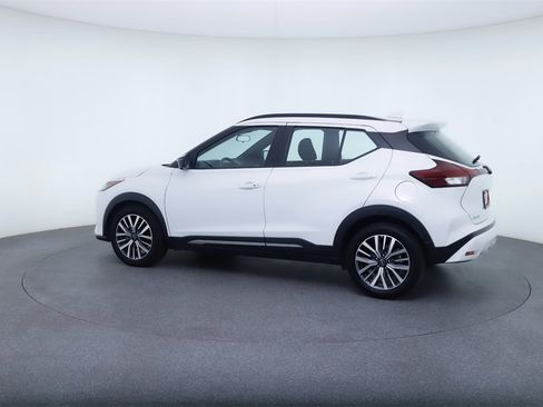Used 2024 Nissan Kicks SR image 3