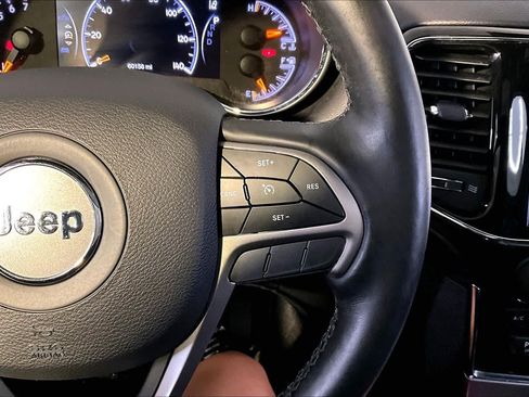 Used 2020 Jeep Grand Cherokee Altitude AWD/4WD image 25
