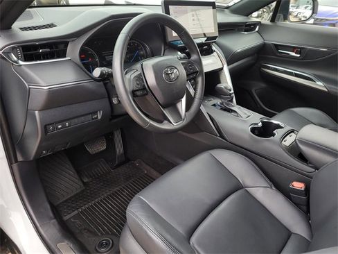 Used 2024 Toyota Venza Nightshade image 19