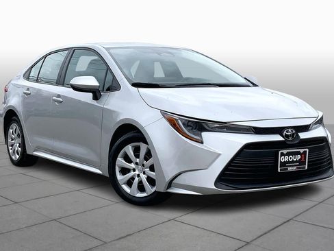 Used 2024 Toyota Corolla LE image 2