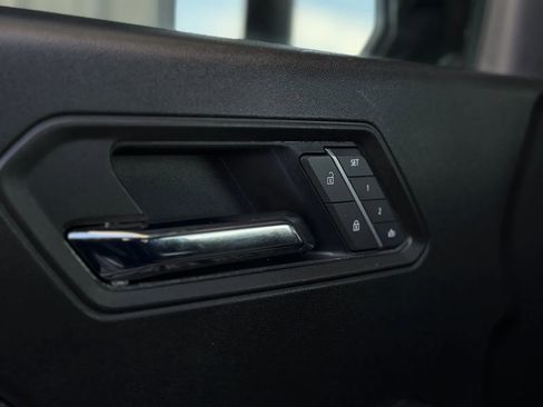 Used 2025 Chevrolet Colorado ZR2 w/ Technology Package image 23