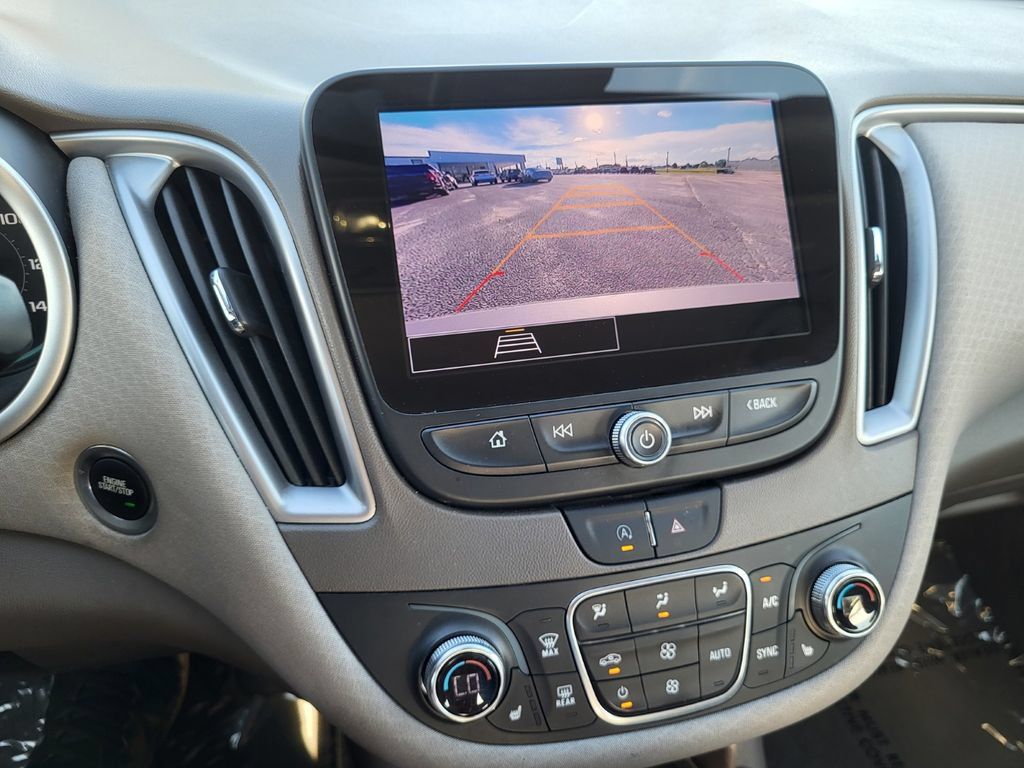 Used 2025 Chevrolet Malibu LT FWD image 13