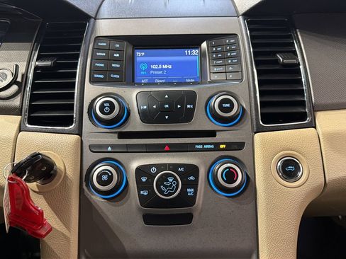 Used 2017 Ford Taurus SE image 15