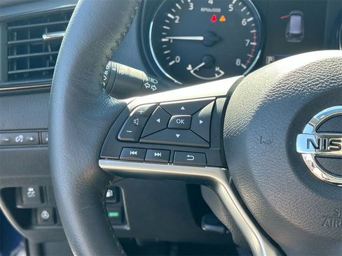 Used 2018 Nissan Rogue SV w/ Premium Package image 31