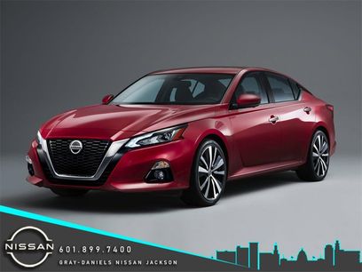 Used 2021 Nissan Altima 2.5 SR w/ SR Premium Package