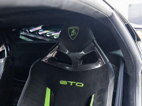 Used 2024 Lamborghini Huracan STO image 38