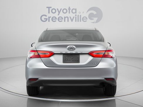 Used 2020 Toyota Camry LE w/ Convenience Package FWD image 4
