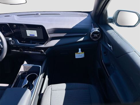 Used 2025 Chevrolet Equinox LT image 23