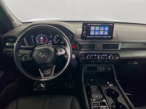 Used 2025 Honda Pilot TrailSport image 21