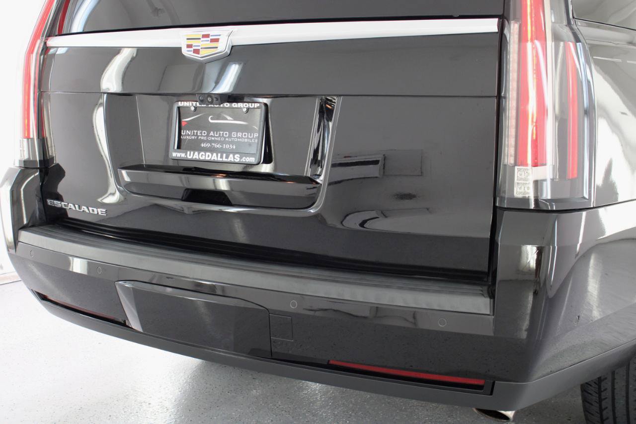 Used 2019 Cadillac Escalade ESV Luxury RWD image 23