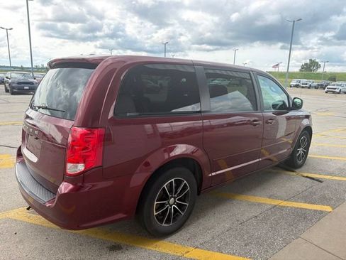 Used 2017 Dodge Grand Caravan SE FWD image 7