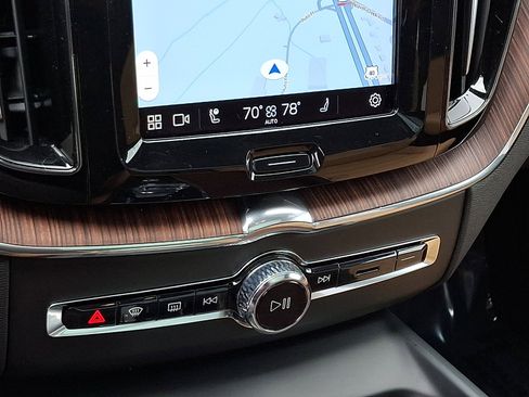 Used 2023 Volvo XC60 B5 Ultimate w/ Climate Package image 17