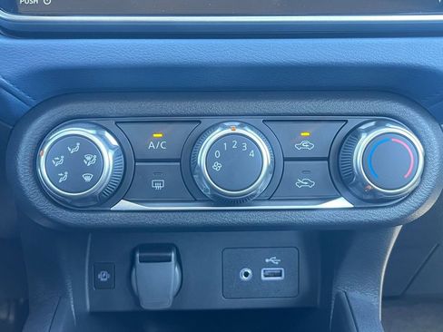 New 2025 Nissan Versa SV image 4